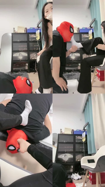 【晚晚】圣水盛宴/运动鞋踩踏/闻臭鞋白袜/嘴洗棉袜