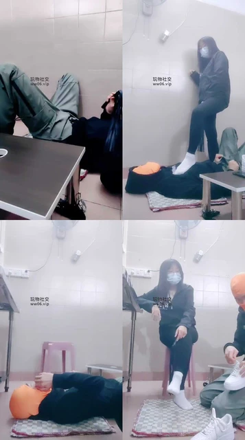 【奇了怪了】运动后原味白袜踩虐