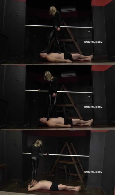 【欧美女王】皮裤美女跺踩脚下壮汉