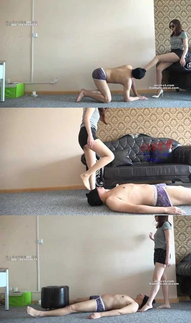 【小妮女主】肉丝白色细高跟践踏+残酷插嘴调教