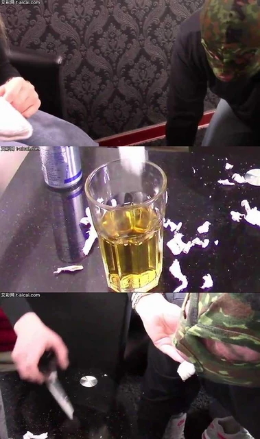 【欧美女王】狠！臭袜子咽进肚子里！Krasaviza女王把她的臭袜子剪碎让奴隶吃