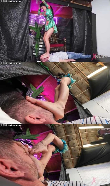 【欧美女王】被花枝招展的Izunia女神脏脏的原味脚底踩在狗脸上大碾特碾!双视角