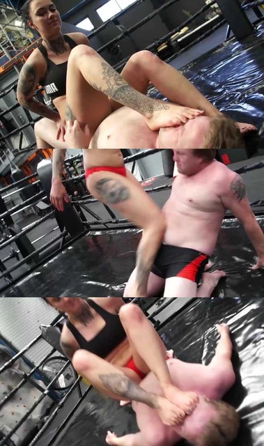 【欧美女王】女格斗家擂台踢裆臭脚踩脸踩脖子绞杀窒息!揍趴贱男强迫闻臭鞋!