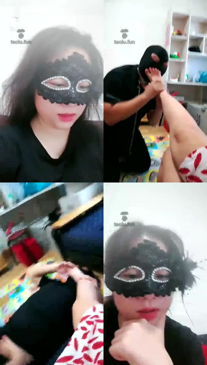 【佳欣】双s休闲玩狗舔脚打屁股 