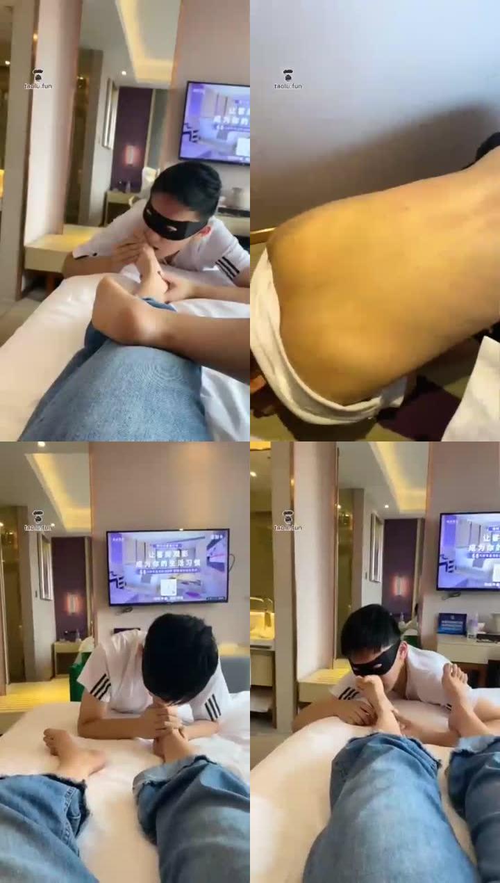 【圆圆】私奴伺候舔脚享受生活 